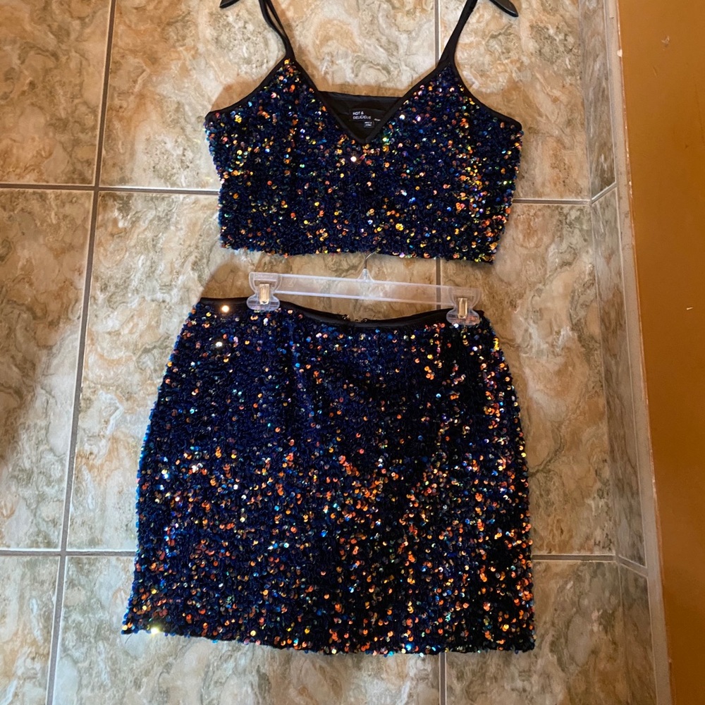 Two piece glitter set